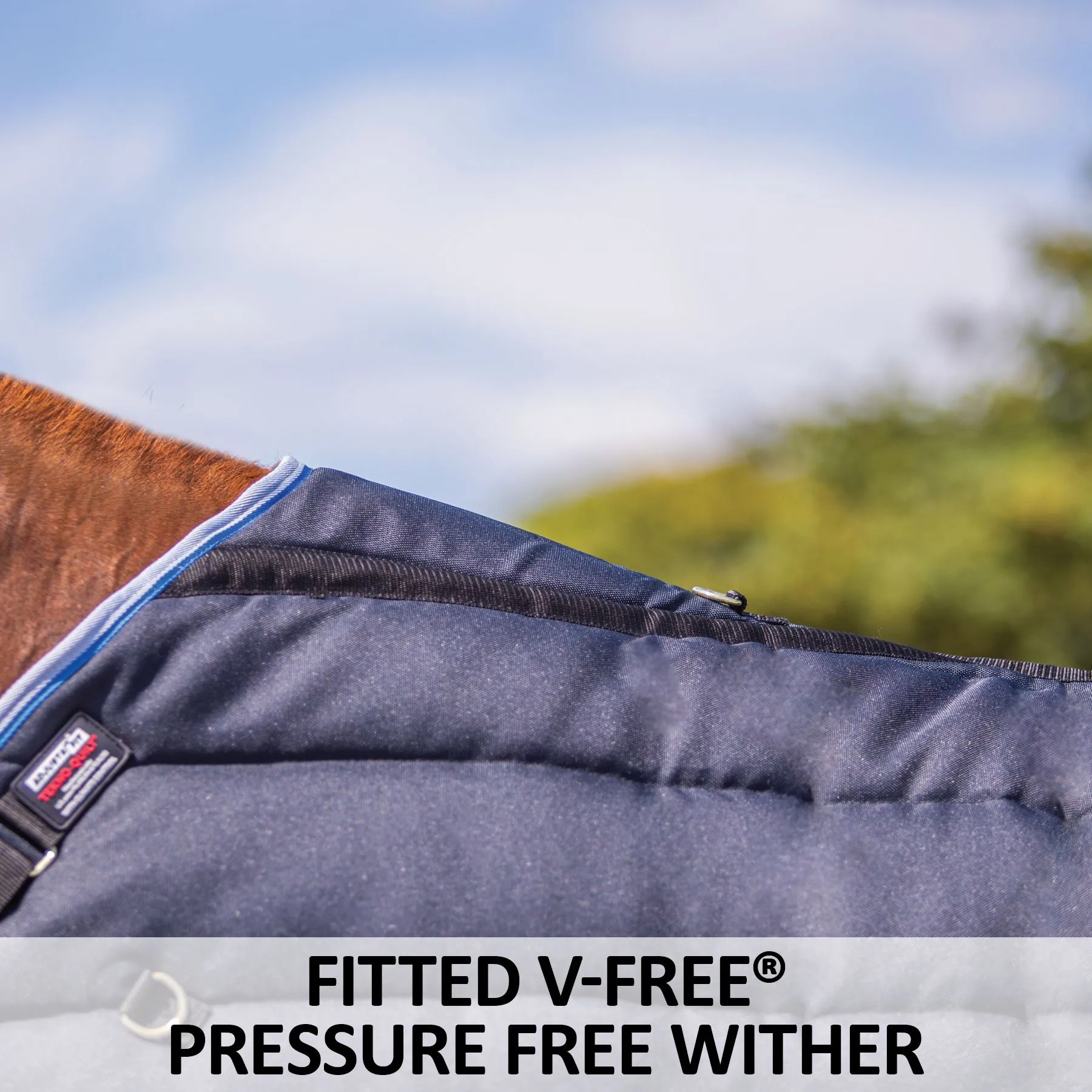 Adjusta-Fit Tekno-Quilt V-Free Leg Strap Heavyweight Horse Stable Blanket 3 Adjusta-Fit Tekno-Quilt V-Free Leg Strap Heavyweight Horse Stable Blanket - Image 3