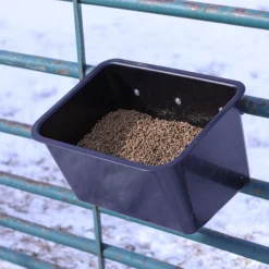 Dura-Tech® Large Hook-Over Feed Bucket - 8 Gallons - Heavy Duty Horse Feeder -Schneiders Shop 41505 alt l
