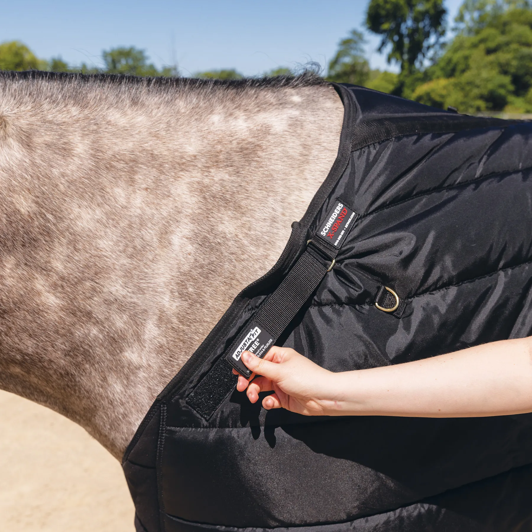 X-SPAND® Adjusta-Fit® V-Free® Stable Blanket for Horses – Premium Comfort & Durability 11 X-SPAND® Adjusta-Fit® V-Free® Stable Blanket for Horses – Premium Comfort & Durability - Image 11